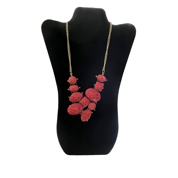 Statement Necklace Chunky Coral Color Stones Gold Tone Adjustable Chain NWT - Picture 1 of 5